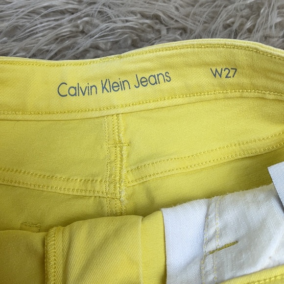 Calvin Klien Women’s Yellow Shorts Size W27 - Picture 8 of 12